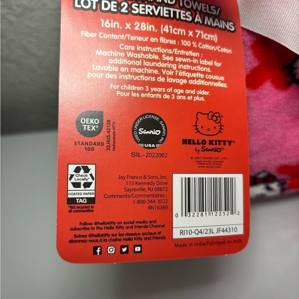 NWT Hello Kitty Valentines Hand Towels - Picture 4 of 4